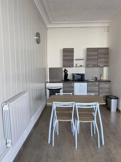 Studio Spacieux Proche Du Centre Ville Montceau-les-Mines Exteriér fotografie
